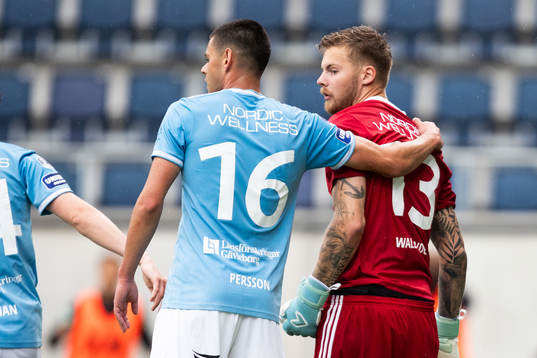 Gefles Kevin Persson och målvakt Robin Wallinder