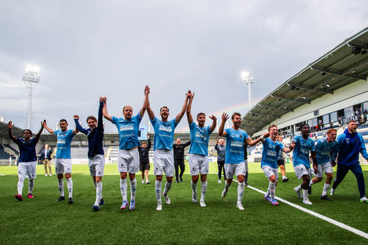 Gefles spelare jublar
