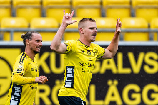 Elfsborgs Per Frick jublar med Niklas Hult