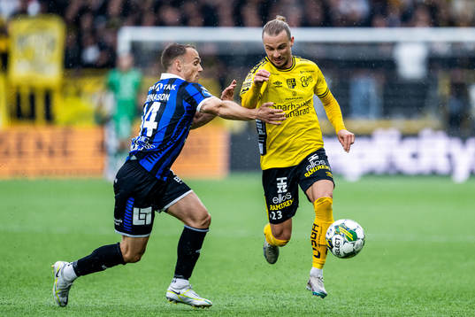 Sirius Aron Bjarnason och Elfsborgs Niklas Hult