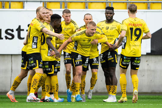 Elfsborgs Per Frick jublar med lagkamrater