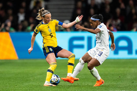 Kosovare Asllani of Sweden and Crystal Dunn of USA