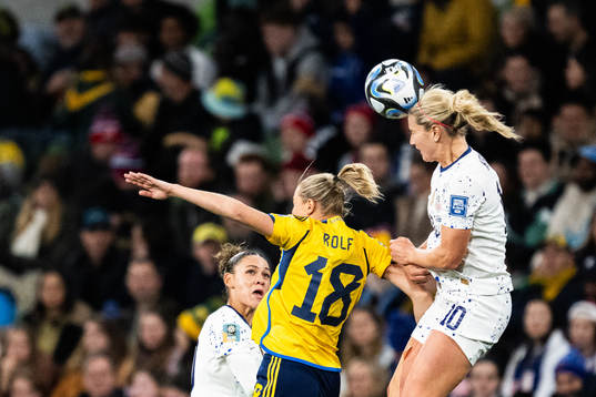 Fridolina Rolfö of Sweden and Lindsey Horan of USA