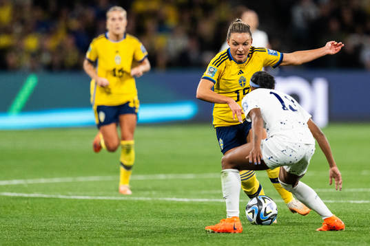 Johanna Rytting Kaneryd of Sweden and Crystal Dunn of USA