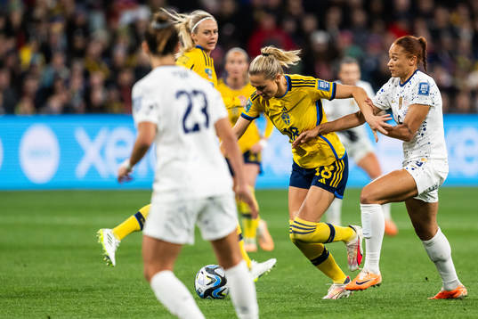 Fridolina Rolfö of Sweden and Lynn Williams of USA