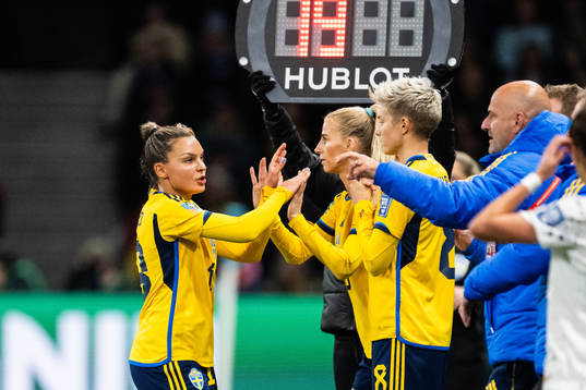 Johanna Rytting Kaneryd changes with Sofia Jakobsson