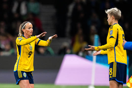 Kosovare Asllani changes with Lina Hurtig of Sweden