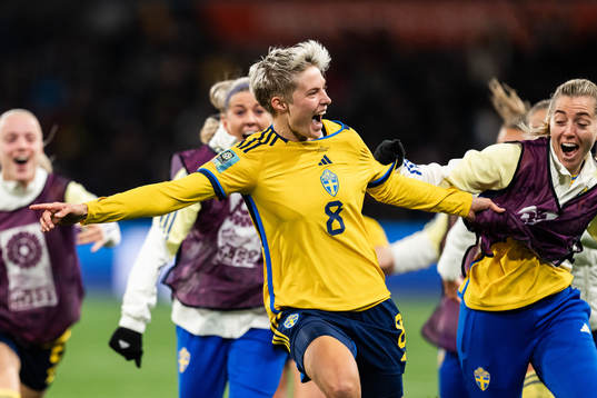 Lina Hurtig of Sweden celebrate with team mates