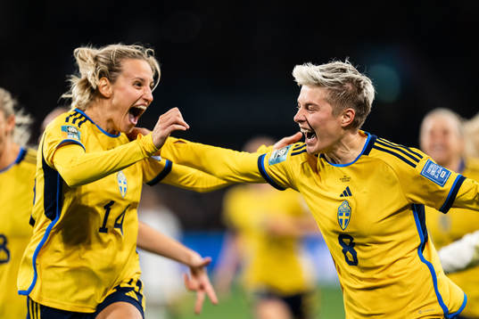 Lina Hurtig of Sweden celebrate with Nathalie Björn