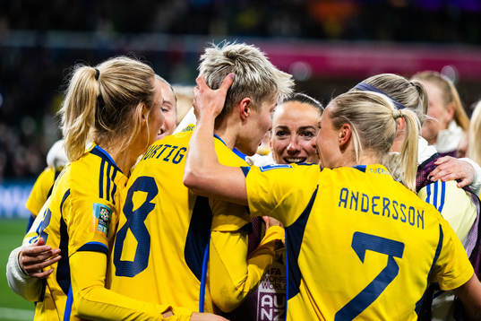 Lina Hurtig of Sweden celebrate with team mates