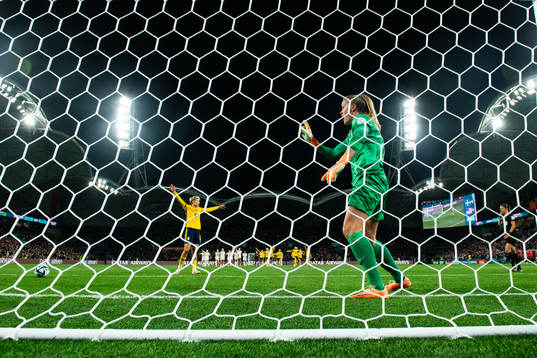 Lina Hurtig of Sweden and goalkeeper Alyssa Naeher of USA
