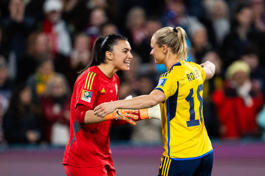 Goalkeeper Zecira Musovic and Fridolina Rolfö of Sweden