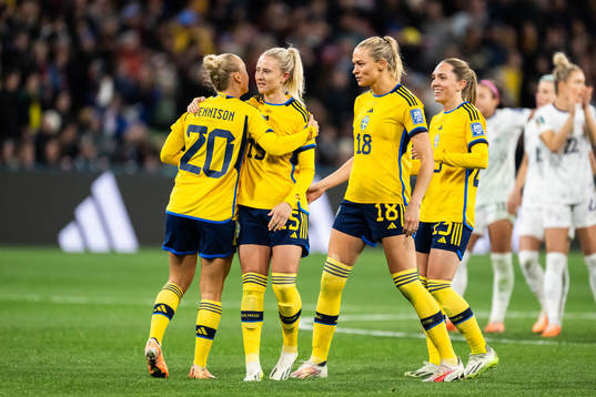 Hanna Bennison of Sweden celebrate with team mates
