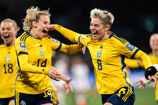 Lina Hurtig of Sweden celebrate with Nathalie Björn