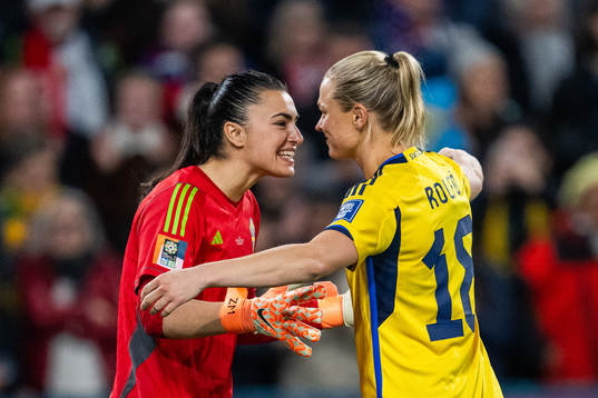 Goalkeeper Zecira Musovic and Fridolina Rolfö of Sweden