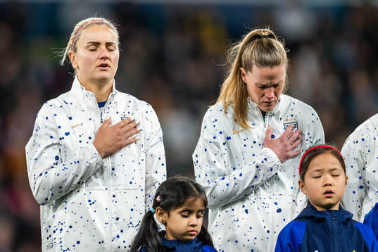 Lindsey Horan and goalkeeper Alyssa Naeher of USA
