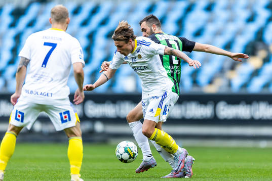 GAISs Egzon Binaku och GIF Sundsvalls Jesper Carström