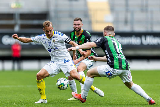 GIF Sundsvalls Pontus Engblom mot GAISs Axel Norén och