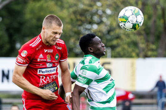 Skövde AIKs Gustav Broman och Västerås SKs Ibrahim