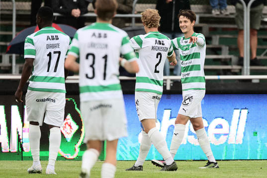 Västerås SKs Olle Edlund jublar med lagkamrater
