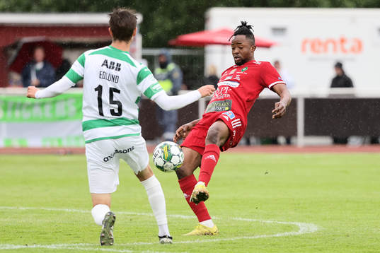 Skövde AIKs Azeez Temitope Yusuf och Västerås SKs Olle