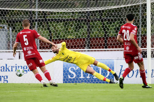 Västerås SKs Ibrahim Yalatif Diabaté gör 0-2 bakom