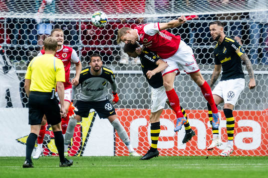 AIKs Mads Døhr Thychosen och Kalmars Lars Saetra