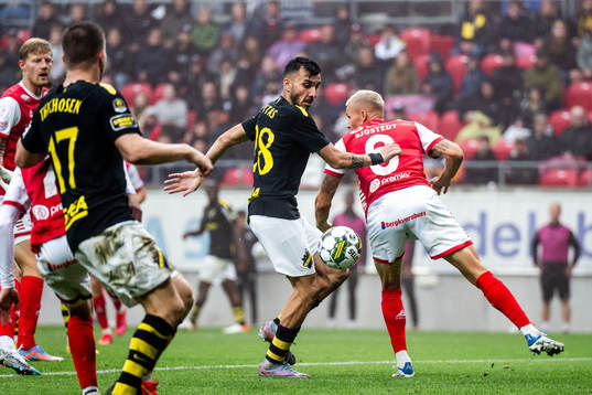 AIKs Ioannis Pittas och Kalmars Rasmus Sjöstedt