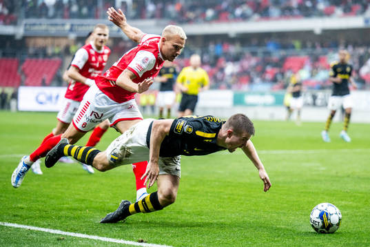 Kalmars Rasmus Sjöstedt och AIKs Mads Døhr Thychosen