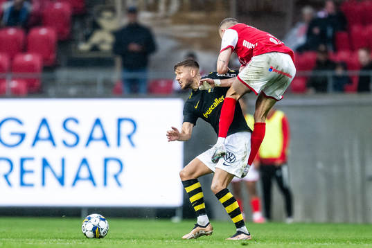 AIKs Anton Salétros och Kalmars David Kristjan Olafsson