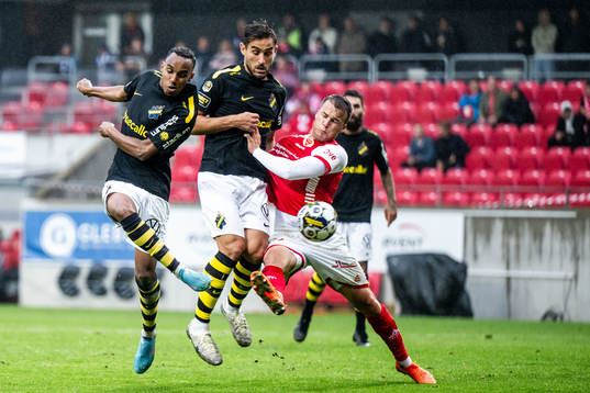 AIKs Bilal Hussein och Kalmars Simon Skrabb
