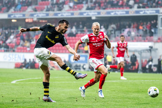 AIKs Ioannis Pittas och Kalmars Rasmus Sjöstedt