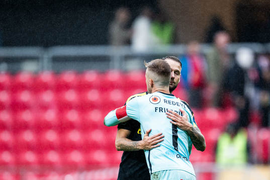AIKs Alexander Milosevic och Kalmars målvakt Ricardo