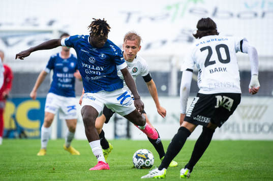 Trelleborgs Abel Ogwuche mot Örebros David Seger och Adam
