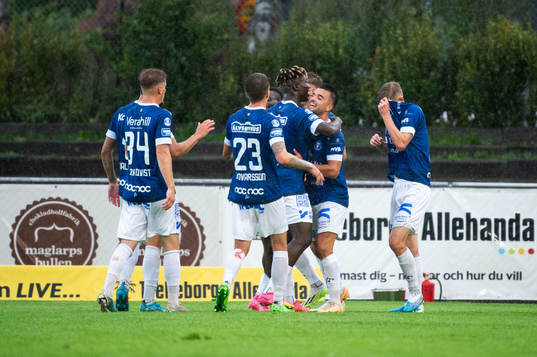 Trelleborgs Haris Brkic jublar med lagkamrater