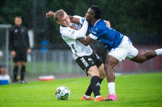 Örebros Valgeir Valgeirsson och Trelleborgs Henry Offia