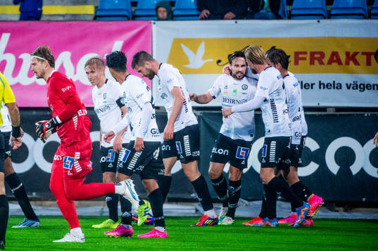Örebros Kevin Walker jublar
