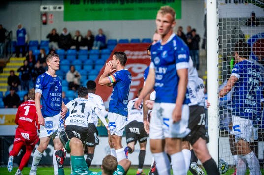 Trelleborgs Mattias Andersson deppar med lagkamraterna