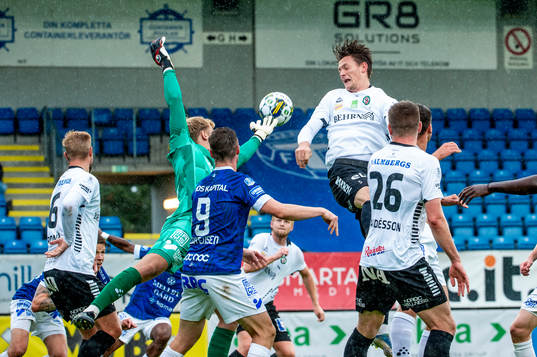 Trelleborgs målvakt Kasper Thiesson Kristensen mot