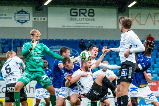 Trelleborgs Nicolas Mortensen drar ner Örebros Axel Oskar