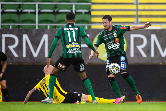 Varbergs Robin Tranberg och Mjällbys Adam Ståhl