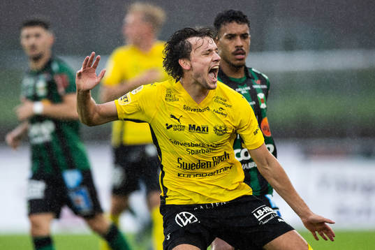 Mjällbys Colin Rösler reagerar