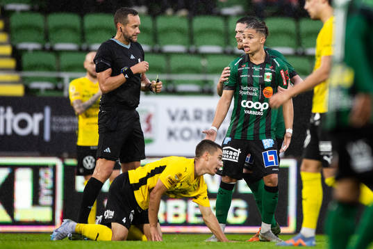 Varbergs Maxime Anne Marie Sainte tilldelas gult kort av