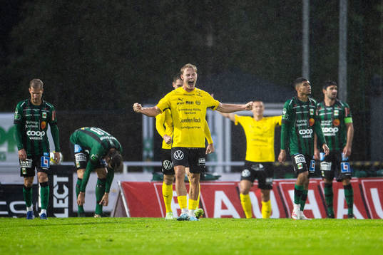 Mjällbys Max Fenger jublar