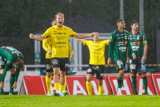 Mjällbys Max Fenger jublar
