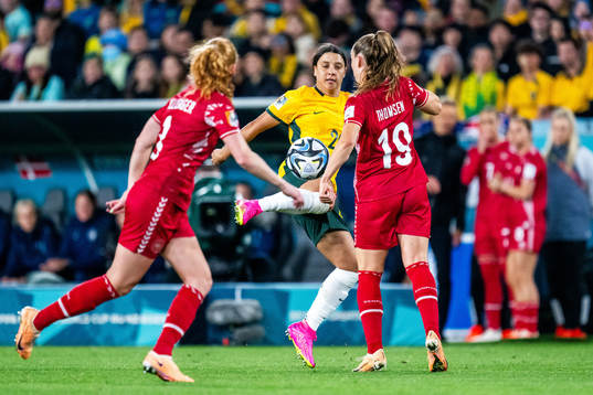Sam Kerr of Australia and Janni Thomsen of Denmark