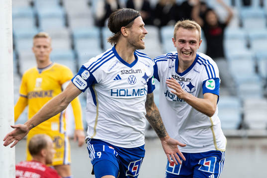 IFK Norrköpings Arnor Traustason jublar med Victor Stange
