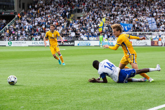 IFK Norrköpings Yahya Kalley och IFK Göteborgs Arbnor