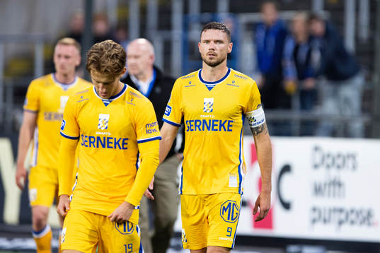 IFK Göteborgs Arbnor Mucolli och Marcus Berg deppar