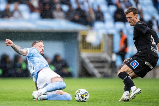 Malmö FFs Pontus Jansson och Halmstads Viktor Granath